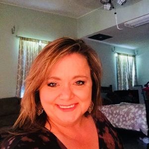 Meet your Posher, Robin strange